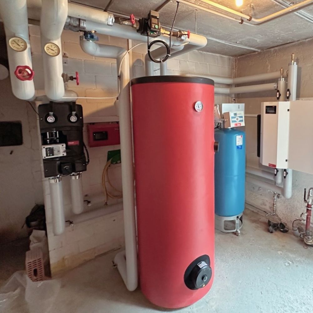 2025 / 3 MFH Pfirsichstrasse, Zürich
Kunde: Gebr. Oswald AG / Arbeit: Planung und Ausführung Heizungssanierung (Fernwärme+WW)