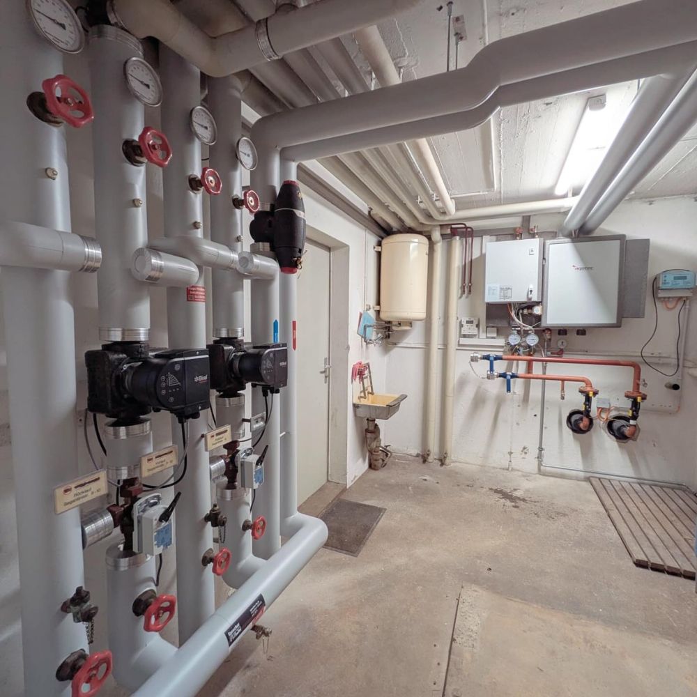 2025 / MFH Segantinistrasse, Zürich
Kunde: Stadt Zürich / Arbeit: Planung und Ausführung Wärmeerzeugung (Fernwärme)